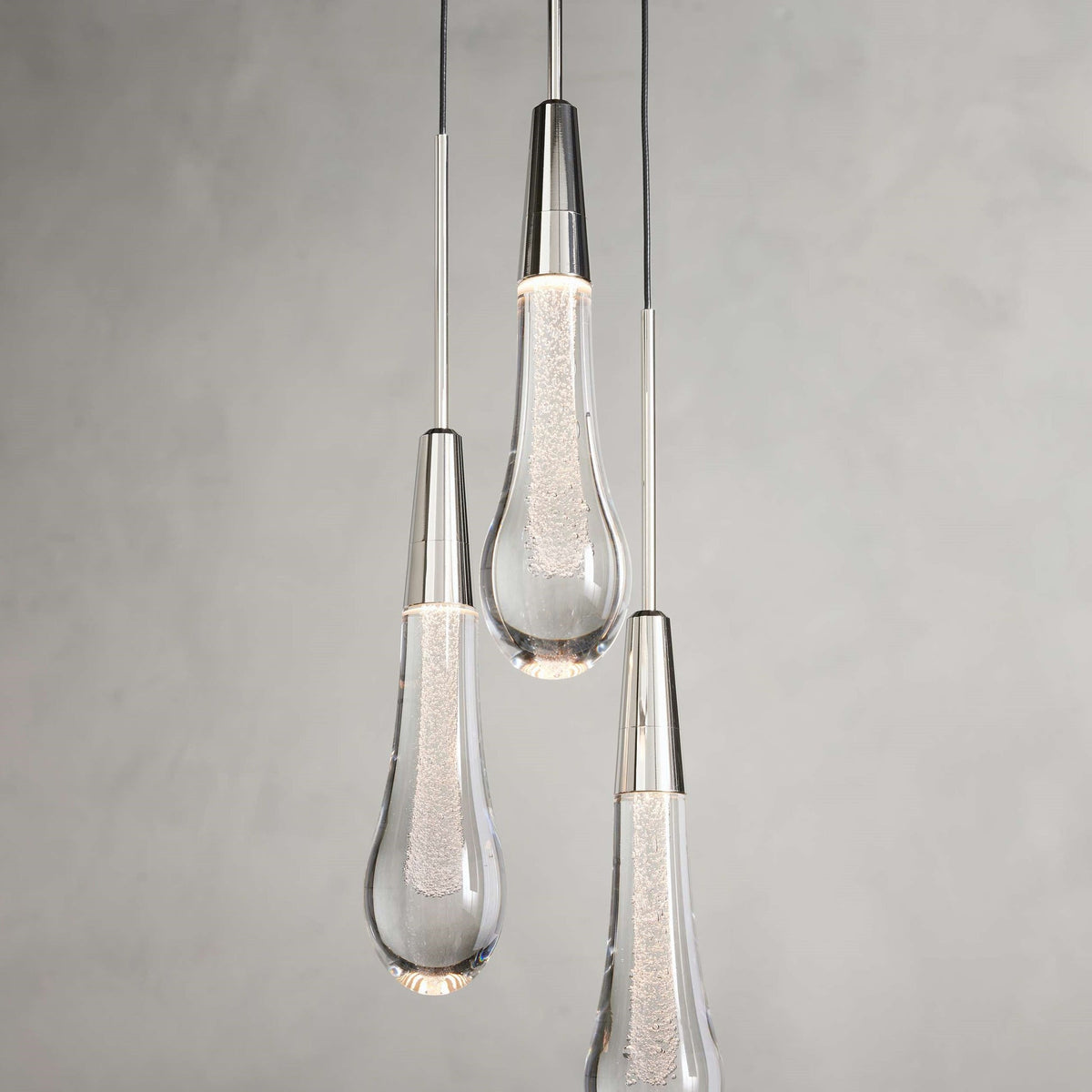 Soltaire Raindrop 3-Light Round Pendant
