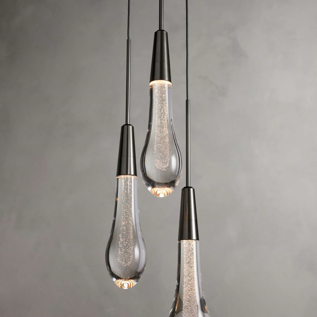 Soltaire Raindrop 3-Light Round Pendant