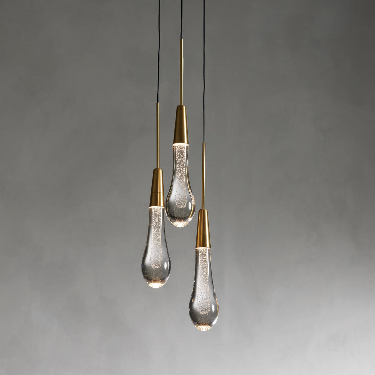 Soltaire Raindrop 3-Light Round Pendant